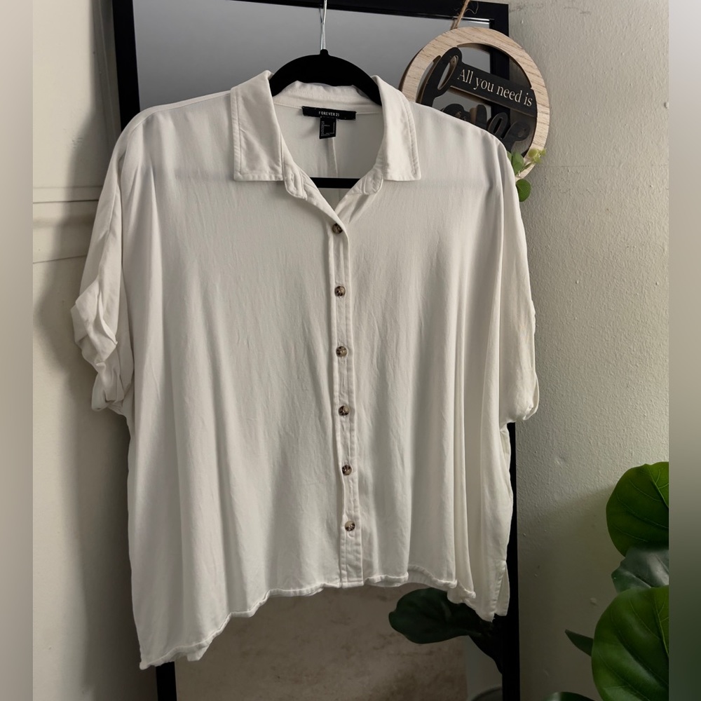 WHITE BUTTON DOWN TOP 🤍.